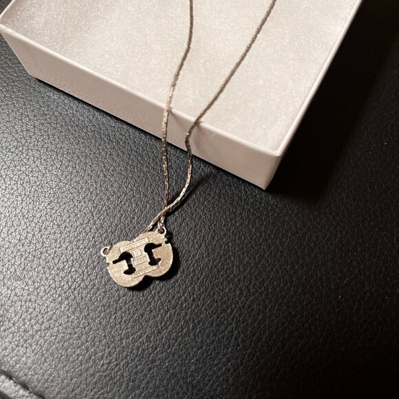 New ✨GIVENCHY “G” Crystal NECKLACE - Picture 7 of 8